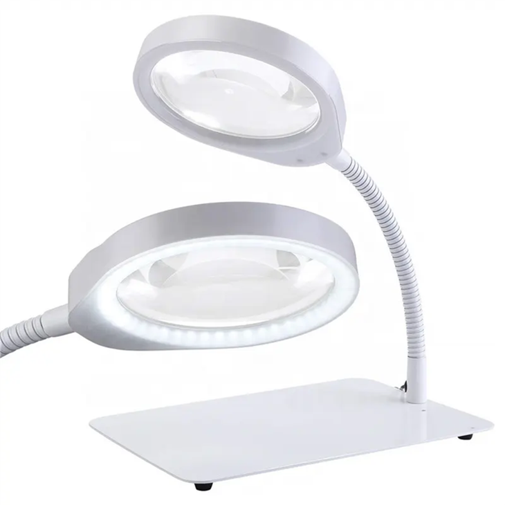 Lampă de lectură cu mărire